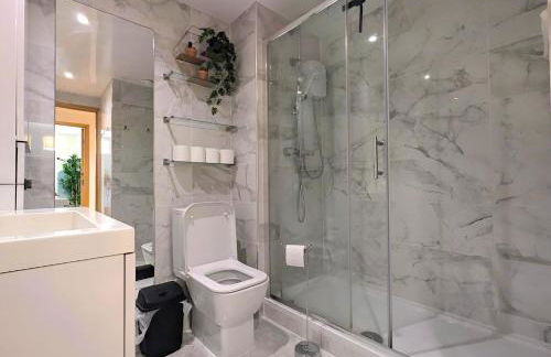 Spacious 2-Bedroom Apt in Heart of City Centre - Foto 3