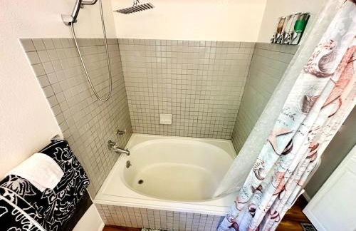 Waterfront Escape - Dock, Hot Tub, Theater - Foto 16