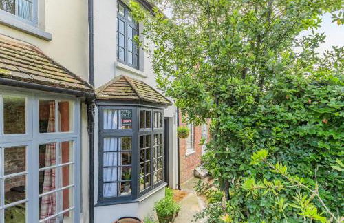 Pieman's Cottage - Pulborough, West Sussex Cottage - sunny courtyard - Foto 1