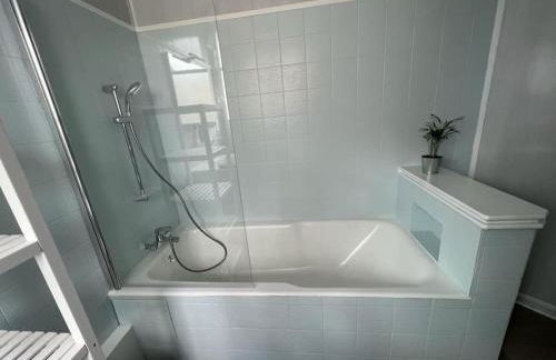 SPACIEUSE MAISON DE VILLE avec garage privé fermé - Foto 18