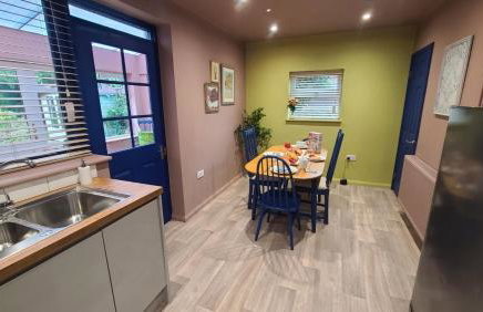 Dovetails, short drive from Alton Towers and Uttoxeter racecourse Games room with Wii and football table - Foto 28