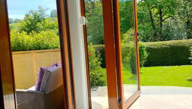 Gîte 829 Montagnes du Jura avec Spa et Sauna classé 3 étoiles - Foto 3, Garden, Garden view, furniture, Lobby or reception