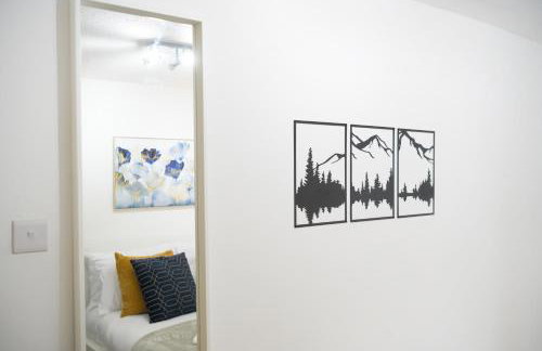 Silver Pines - 2BR - King Bed - 6 Guests - Wi-Fi - Free Parking - Foto 9