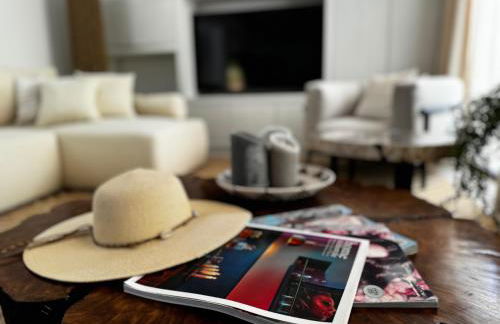 Marbella Bliss - Luxury 4-Bedroom VILLA with Garden, Private POOL & Jacuzzi, Marbesa near- 5 min to the Cabopino Beach - Photo 55