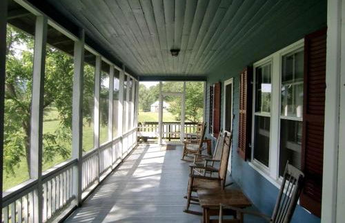 Inviting Cottage Rental on a Private Farm in Rileyville, Virginia - Photo 9