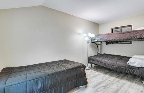 Screened Porch and Deck Pet-Friendly Poconos Escape - Foto 15