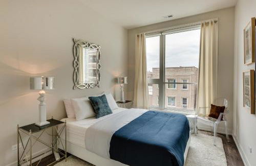 Designer 3BR with Balcony & Elevator on Clark! apts - Photo 20