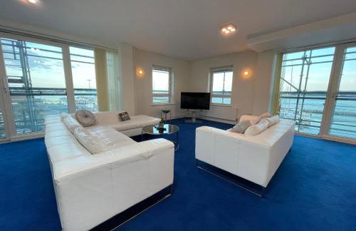 Quay & Sea View Spacious Modern Secure Parking - Photo 48