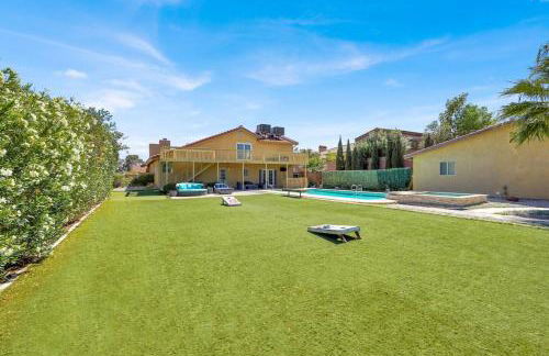 Luxe 4BR Vegas Retreat Pool, Games and BBQ - Foto 37