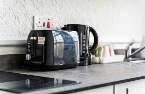 Central Dudley Stay-Sleeps 3, Kitchen&Free Parking - Photo 12