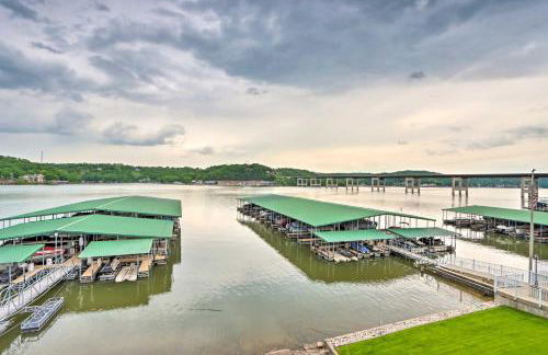 Breezy Lakefront Condo with Balcony and Lake View! - Photo 2