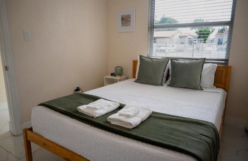 Central Getaway in Little Havana Near Airport, Wynwood, Calle 8 Brickell, Coral Gables and more , Fenced parking - Foto 18