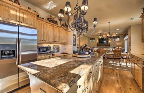 Sugar Bear Lodge with Game Room - 5 Mi to Village! - Foto 8