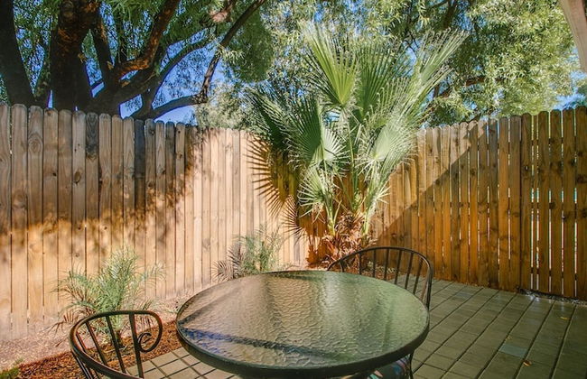 Charming Mid Town Guest House W/private Patio! - Foto 20