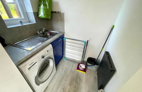 Large 5 bed detached house near Stansted Airport with Parking for 2 vehicles! Stansted Stays - Foto 25