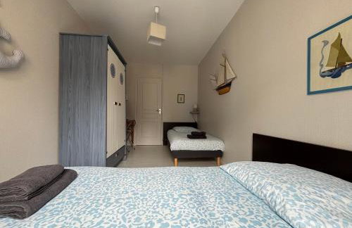 Embruns maison spacieuse rénovée 5 ch 3 sdb 2 WC belle terrasse aménagée barbecue à 250 m de la plage en plein centre d' Arromanches au coeur des plages du débarquement, proximité de Bayeux - Foto 35