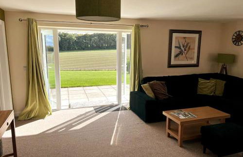 Gamekeepers Cottage - Hot Tub, 2 bed, sleeps 4, private patio, AC, stunning views - Photo 37