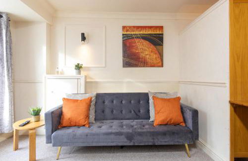 Cozy Studio Apartment Kenilworth, Free Parking, WIFI, Smart TV - Foto 13