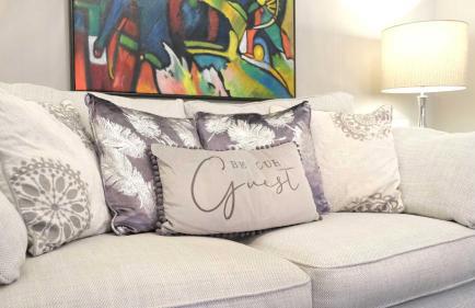 Spacious 4 Bedroom Home with Garden in Bedford - Foto 20