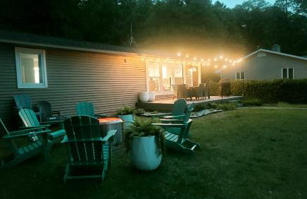 Beautiful Torch Lake House with Beach Access home - Foto 75