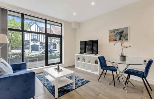 City Service Lets - Modern Cheam Village 2 Bed Apartment with Free Parking - Great Transport Links - Foto 2