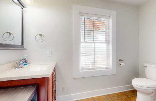 Walk to Beach and Dtwn East Tawas! Lake-View Retreat - Foto 11