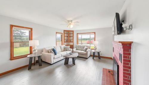 Stowe Retreat Mountain Views & Fenced Backyard by RedAwning - Foto 4