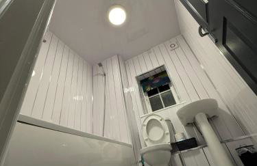 Home away Tamworth Staffordshire 4 Bedroom 3 Bathroom - Semi Detached House - Foto 21