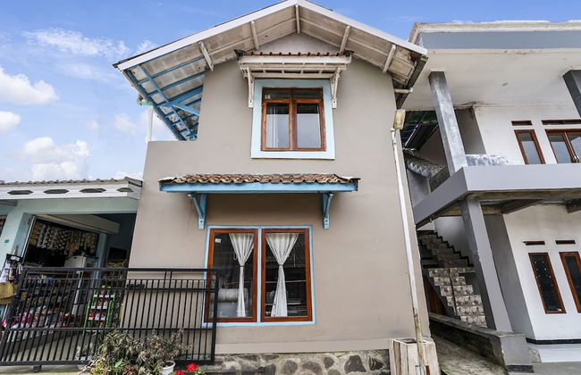 OYO Homes 91006 Eco Tourism Desa Cibodas Areng 5 Syariah - Photo 24