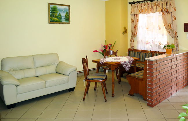 4 bedroom House in Balatonszárszó with private pool and garden - Photo 7