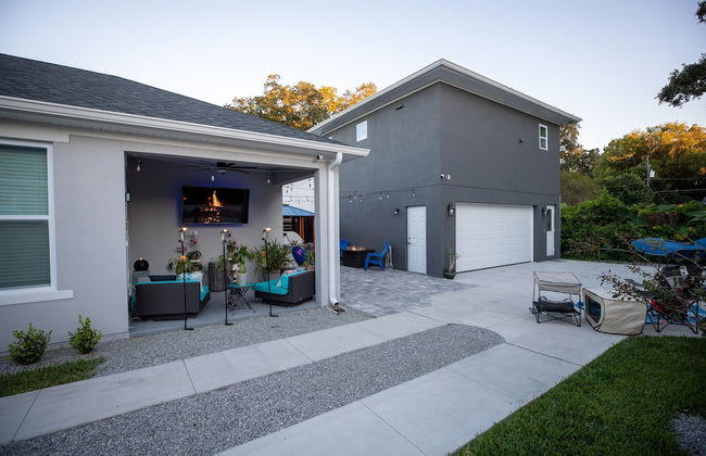 Brand New Modern Pet Friendly Zen Home W/ Private Home Theater & Hot Tub! 2 Bedroom Home by RedAwning - Photo 61