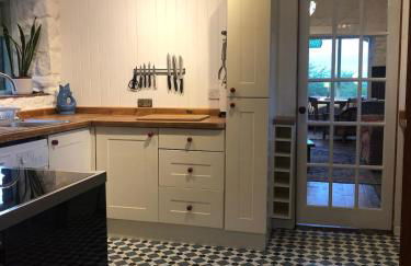 Lofthouse - secluded quirky cottage with sea views! - Photo 24