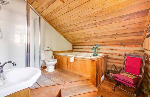 1800s Romantic Cabin! Fireplace and 3 Jacuzzi Tubs - Foto 21