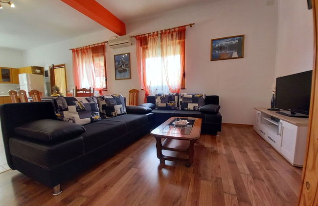 Detached House at Country Side, Fenced Private Garden Ideal for 2 Fam, Wifi - Photo 8