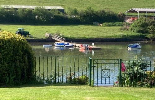 Croak Cottage, Frogmore - Foto 1