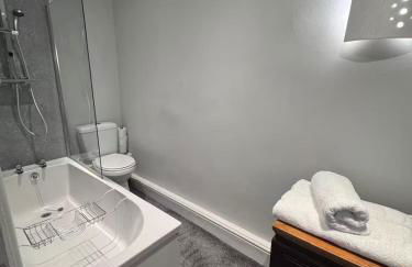 Luxury Country Escape with Hot Tub perfect for Friends and Families - Photo 17