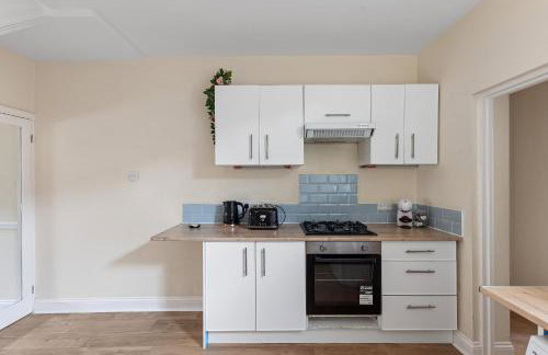 The Victoria - Quaint Victorian Home With Free Parking - Foto 18