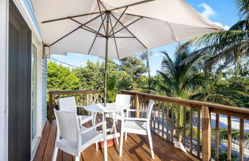 Charming Beachfront Cottage with Dock Slip and Kayaks on Little Gasparilla Island | Placida, FL - Foto 5