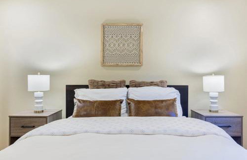 Charming and Spacious House with Relaxing Huge Deck - Foto 21