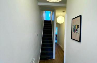 Spacious 4Bedroom - 10mins to London Bridge with Parking & Garden - Foto 9