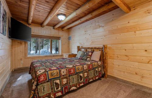 Rustic Retreat, Sleeps 20, Epic Game Room, Hot Tub, 20min to Yellowstone - Foto 15