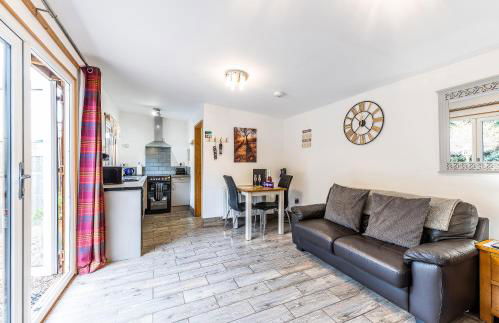 FAIRVIEW FARM Holiday Accommodation 14 Luxury Lodges, Cabins, Dog Friendly, Suitable for Couples, Families and Groups, Wedding Guests , Corporate events, Sleeps 2-65 guests in Ravenshead, Nottingham near Sherwood Forest, set in 88 acres - Photo 28