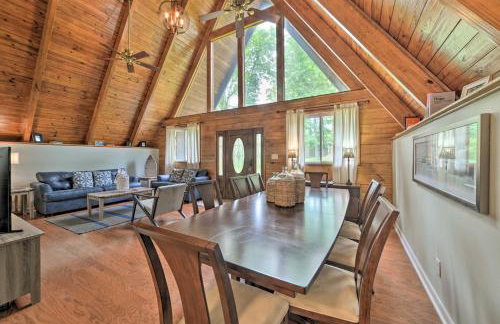 A-Frame Cabin with Hot Tub, Walk to Kentucky Lake! - Foto 5