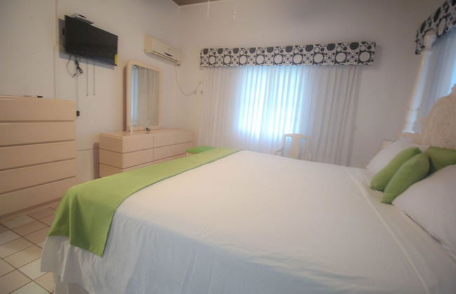 Kenwood Villa - Photo 4