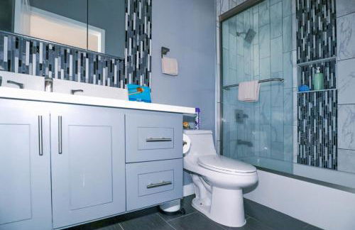 Lucky Charm 4 Bedroom Mid-City Apartment - Photo 18