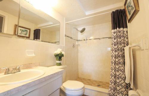 Private Tropical Waterfront Sanctuary w pool, hot tub & an island! Pet Friendly - Foto 59