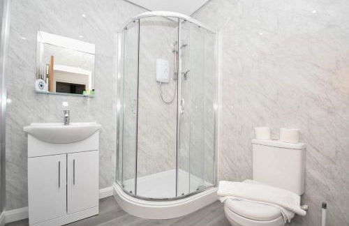 Modern 1 Bedroom Apartment in Morley with Parking - Foto 52