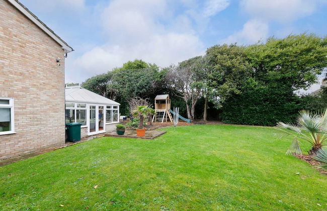 Stylish 4 Bed Home Close to Beach - Foto 46