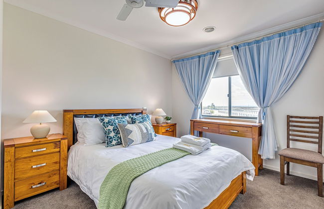 StayAU 5BR Lakefront Escape Point Cook - Foto 12