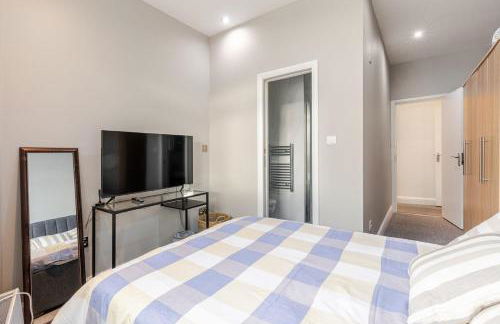 Group Friendly 2 Bed 2 Bath FREE PARKING for 2 Large Vans or up to 4 Cars Zone 2 Sleeps 10 Close to Central London and Zone 2 tube station - Photo 18